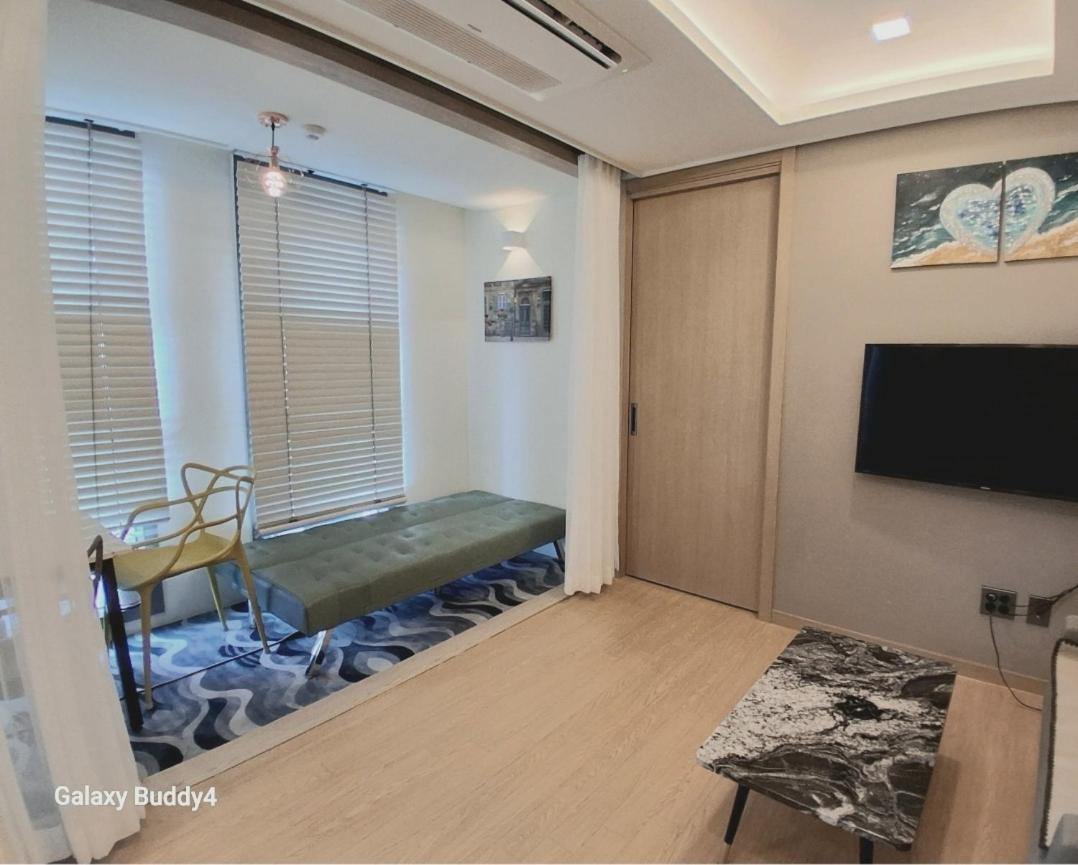 Apartment 해운대호텔 Haeundae Haeundae 해변가 Haeundae Subway Station Busan