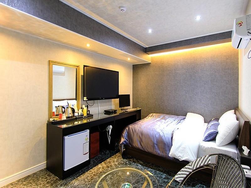 Hotel Ace One