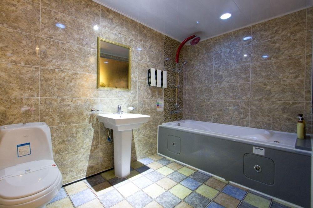 Ace One Hotel 2*