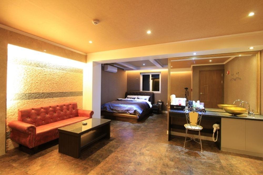 Ace One Hotel