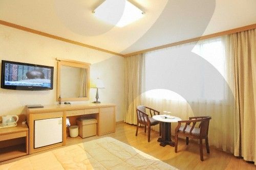 Utopia Hotel