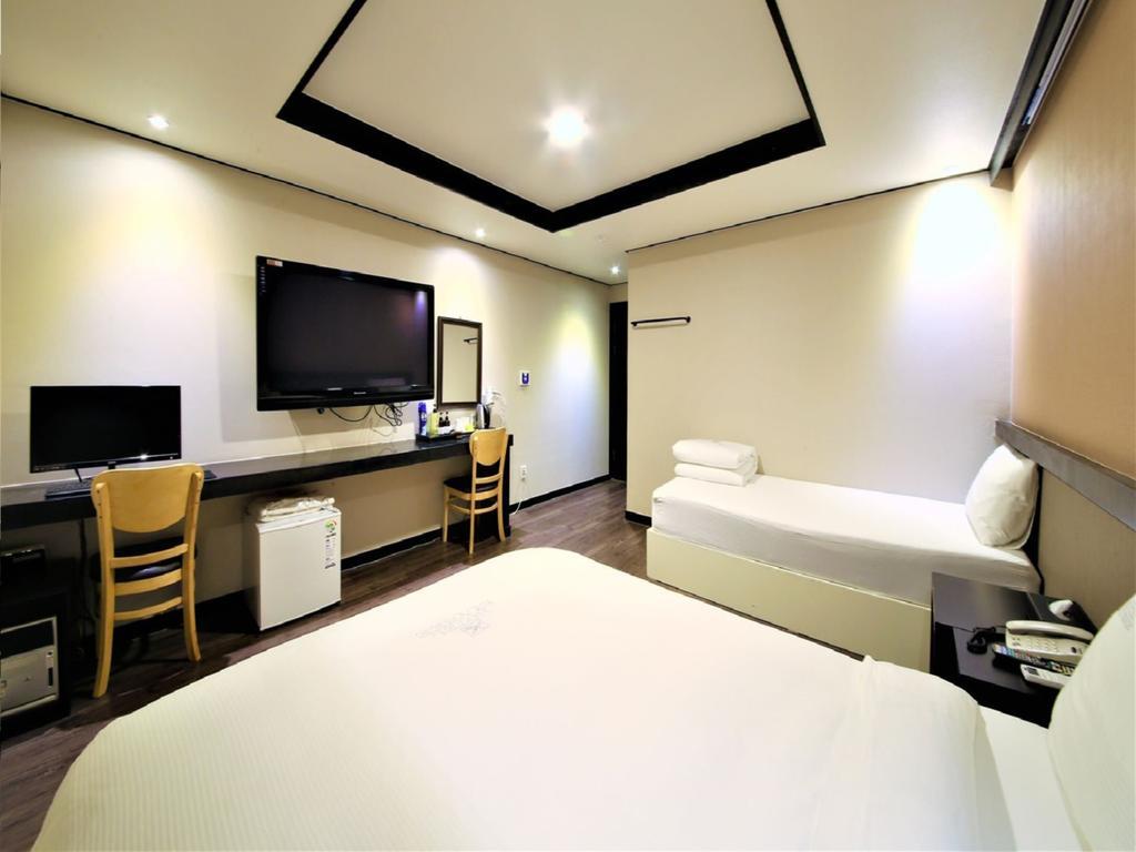 Elysee Hotel