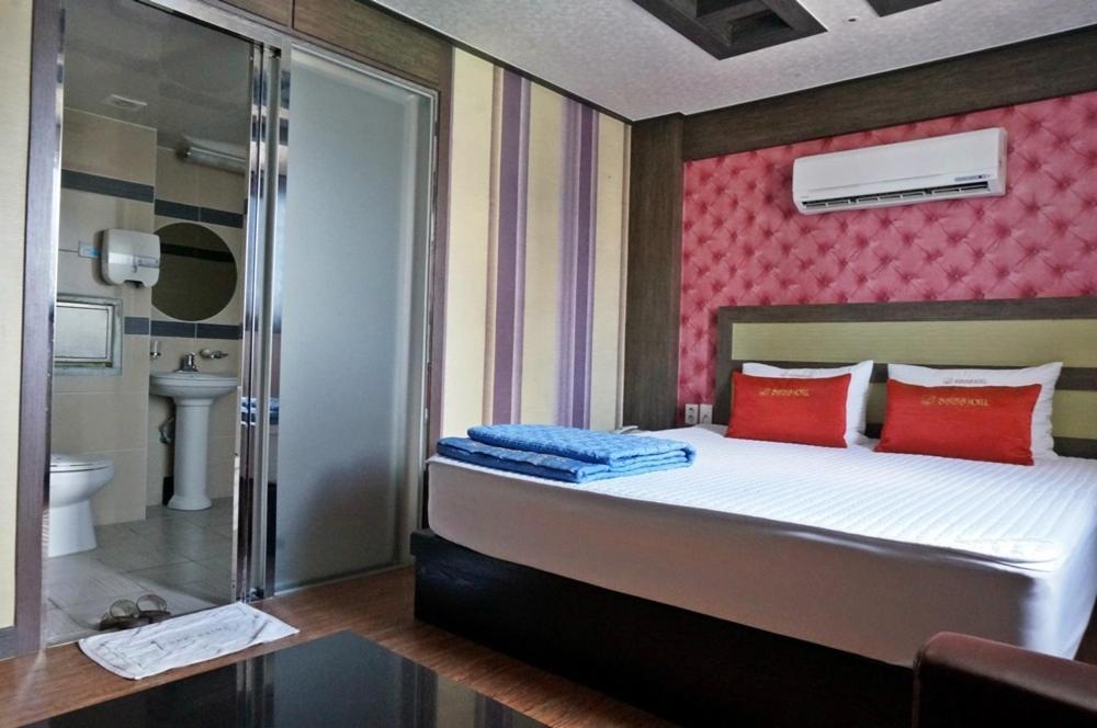 Dongbang Tourist Hotel 2*