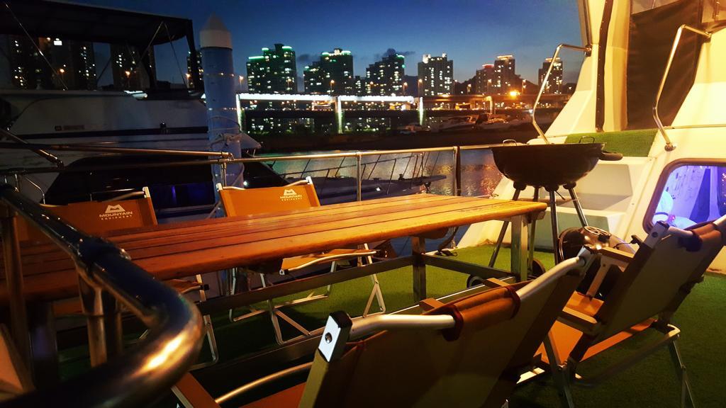 Botel Marine City Club Yacht