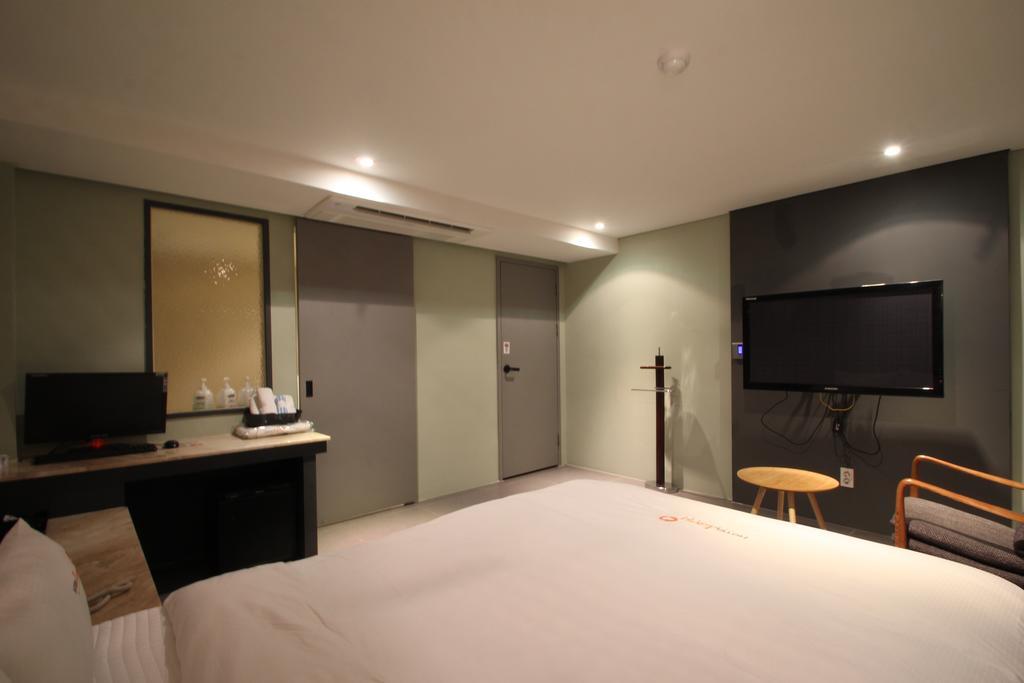 Lazzi Motel Busan