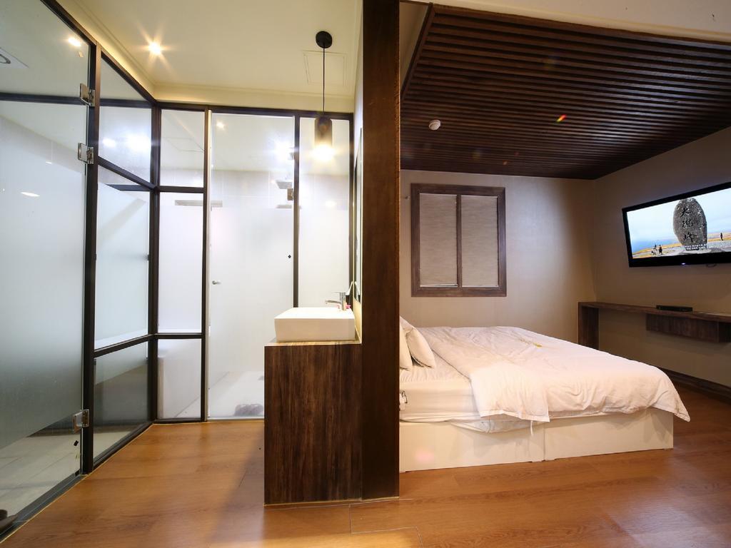 Hotel Seven