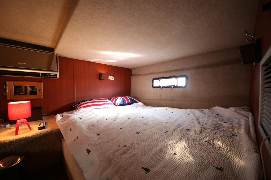 Marine City Club Yacht
