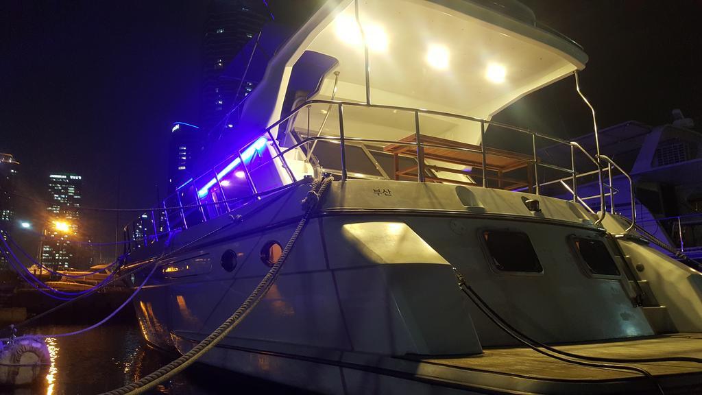 Marine City Club Yacht