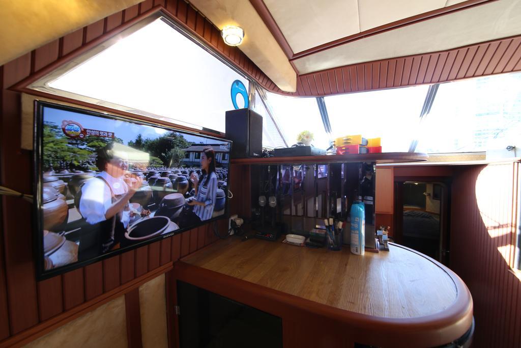 Marine City Club Yacht Botel
