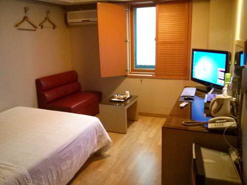 Queens Seomyeon Hotel 3*