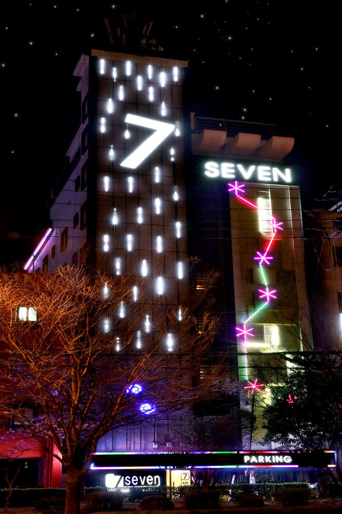 Seven 2*