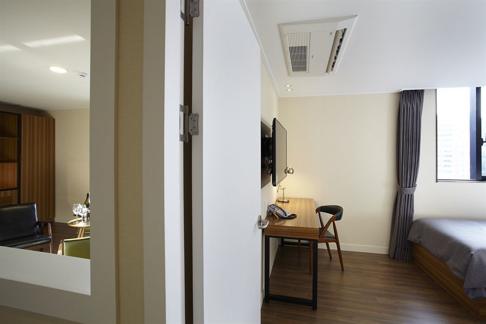 Hotel Cinema House In