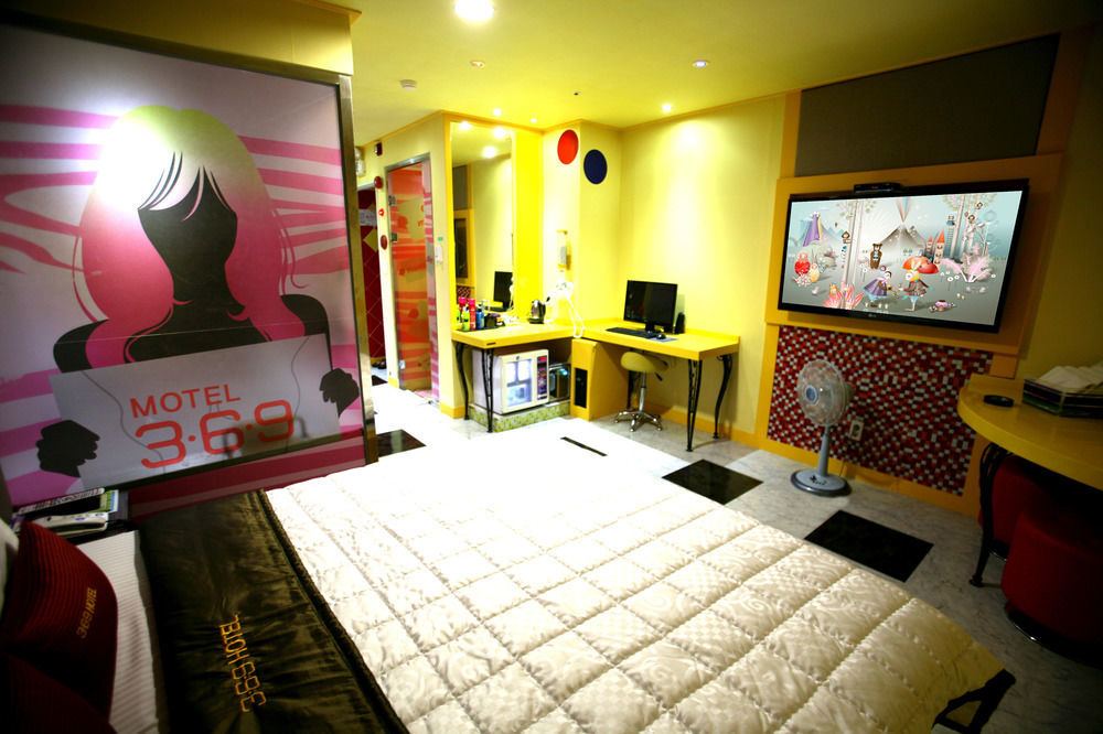 369 Motel 2*