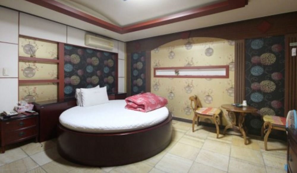 Plus Motel