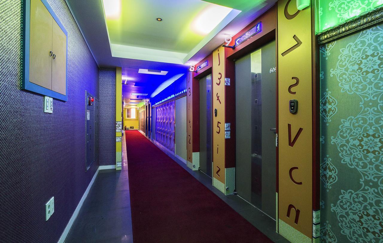 Color Motel