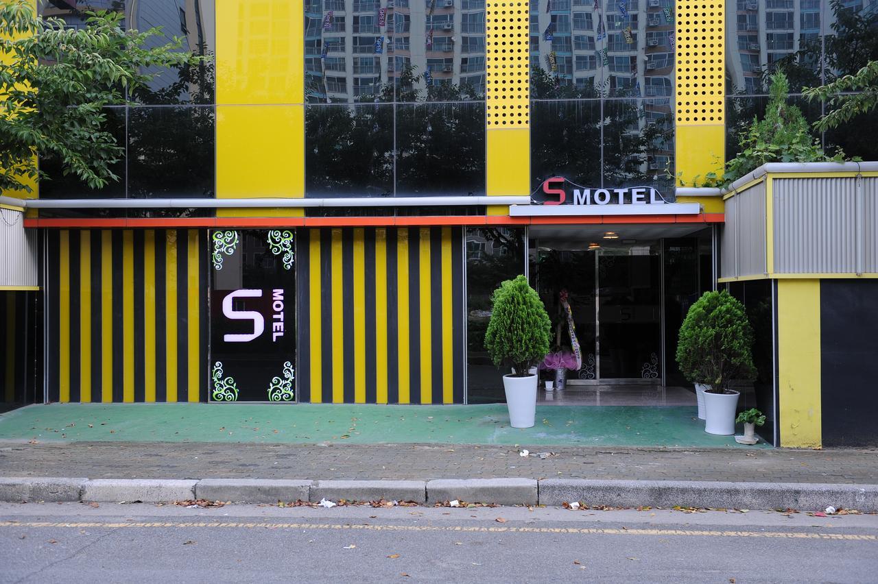Motel Kangseo S 2*