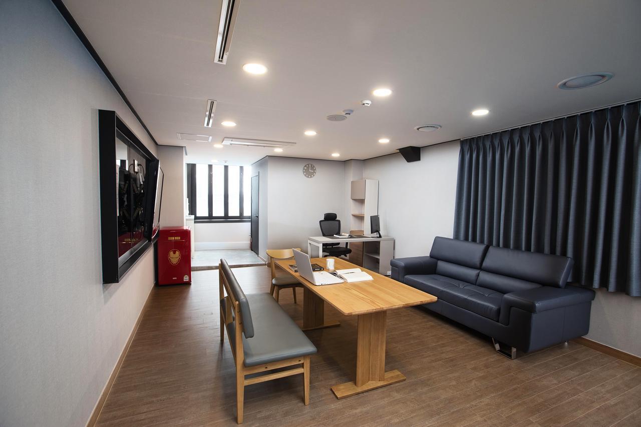 Hotel Cinema House In