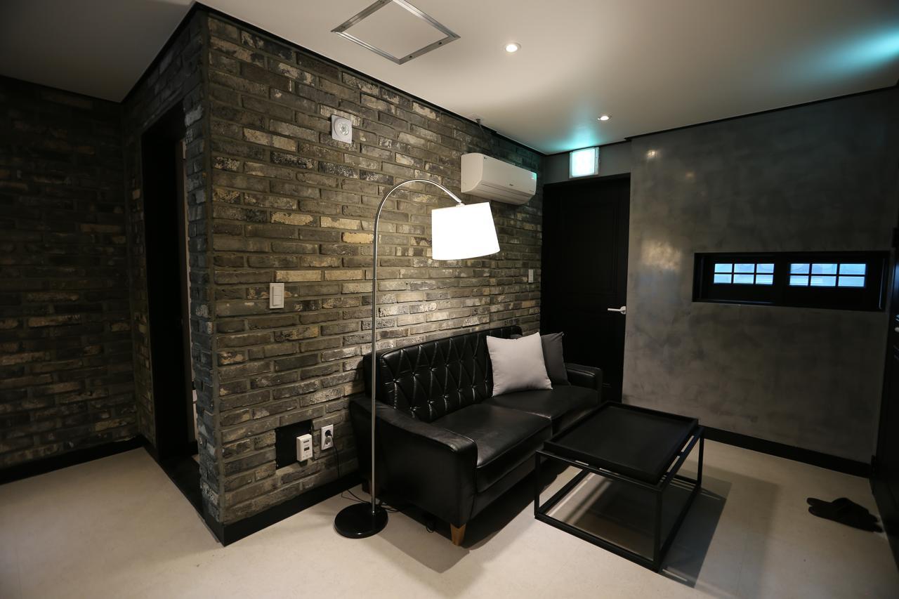 Hotel Almond Gupo Station