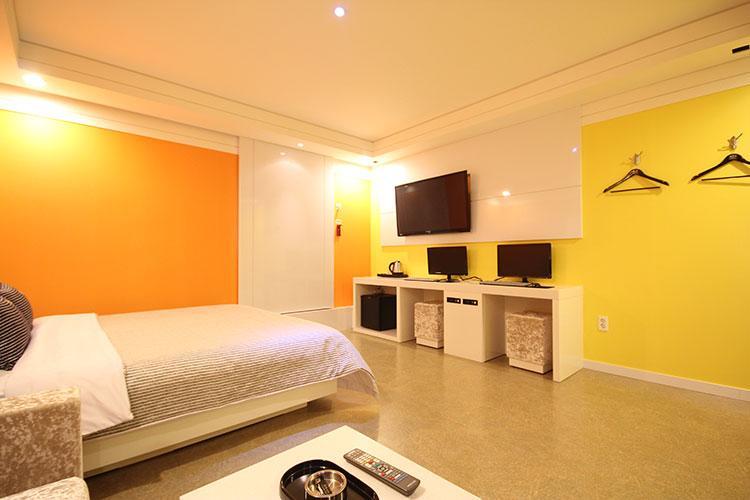 H Moment Songjeong Hotel