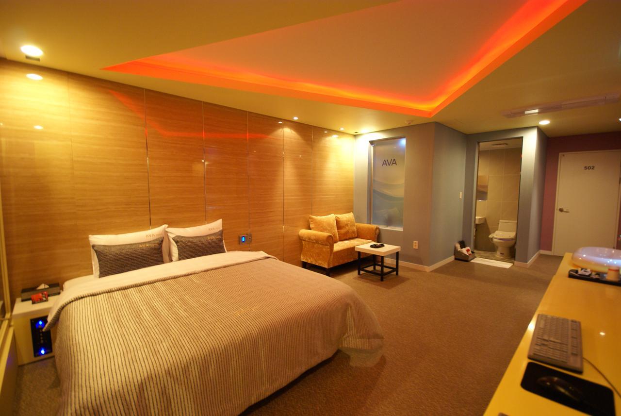 H Moment Songjeong Hotel