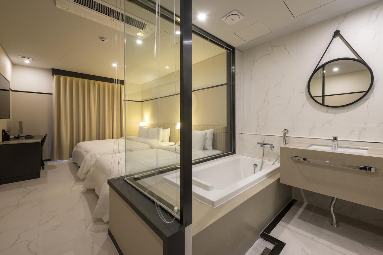 Brown-Dot Hotel Guseo Hotel
