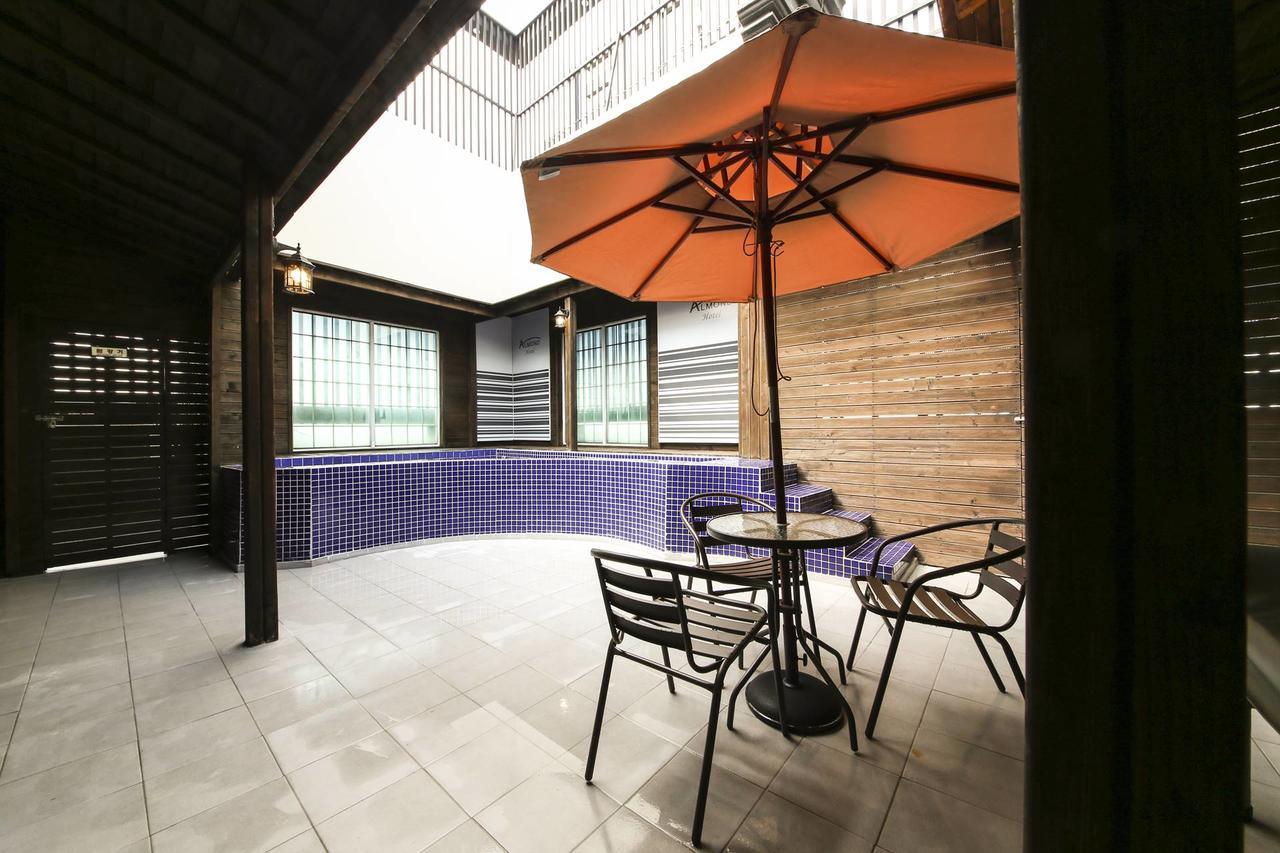 Almond Gupo Station Hotel 2*