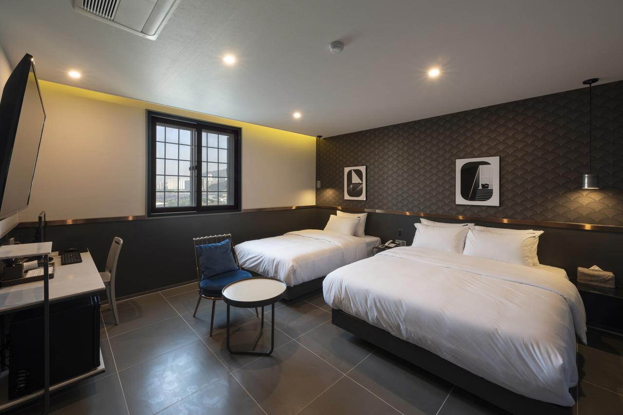 Brown-dot Gupo Hotel 2*