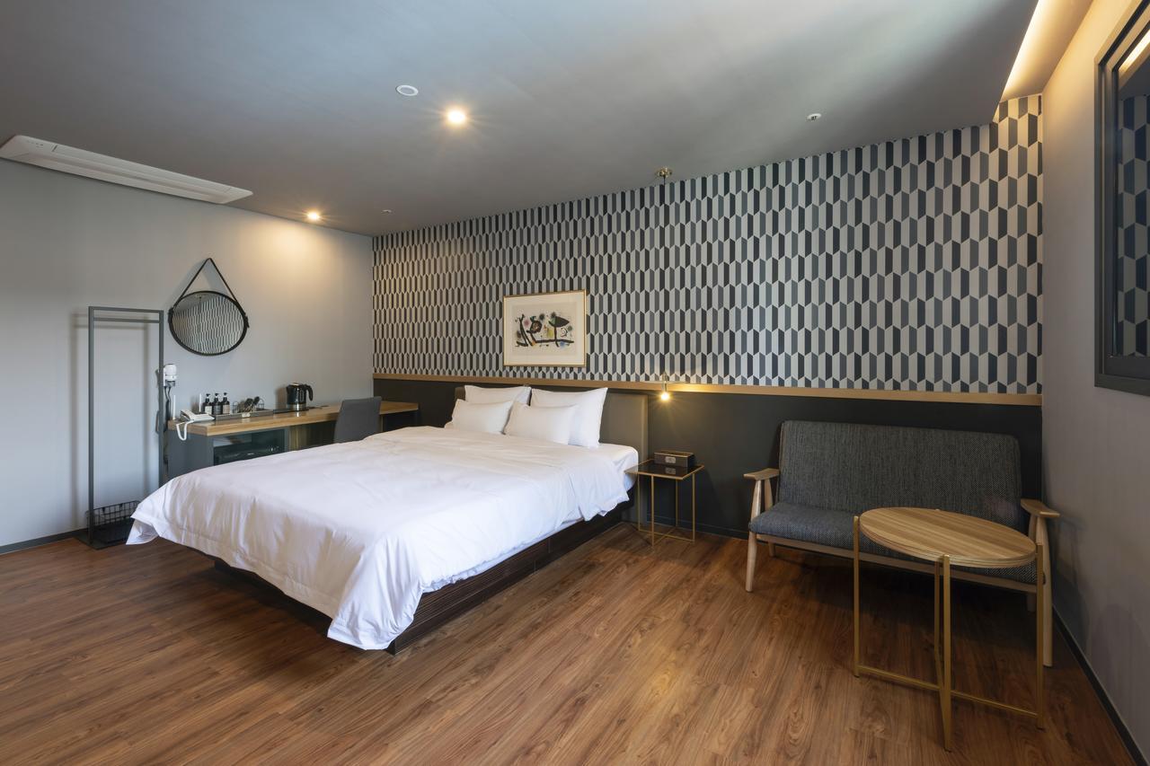 Seomyeon Brown-dot Gold Hotel