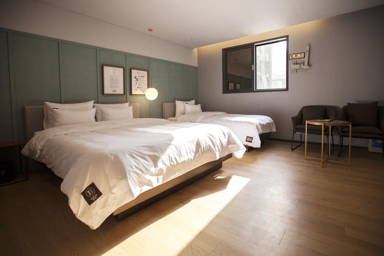 Hotel Seomyeon Brown-dot Gold