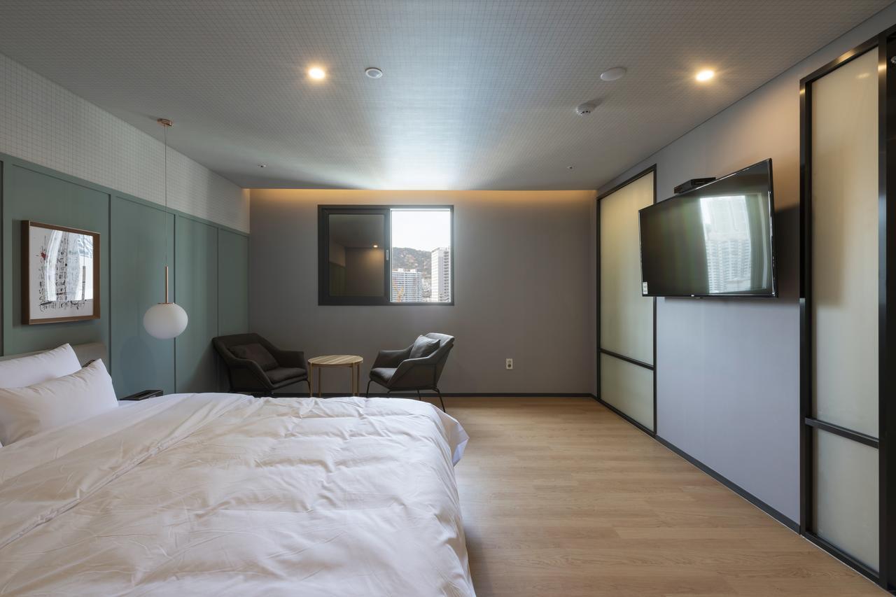 Seomyeon Brown-dot Gold 3* Busan