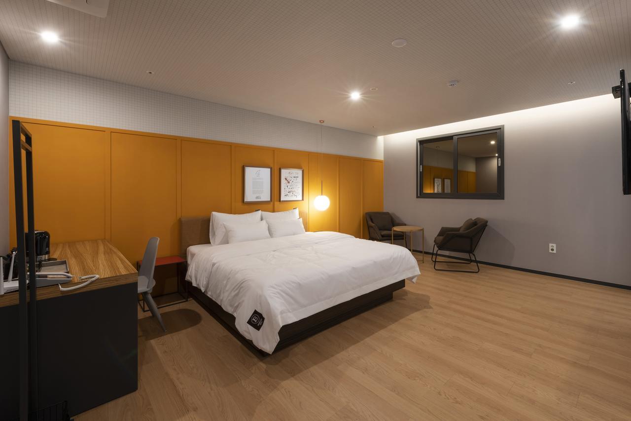 Seomyeon Brown-dot Gold Busan