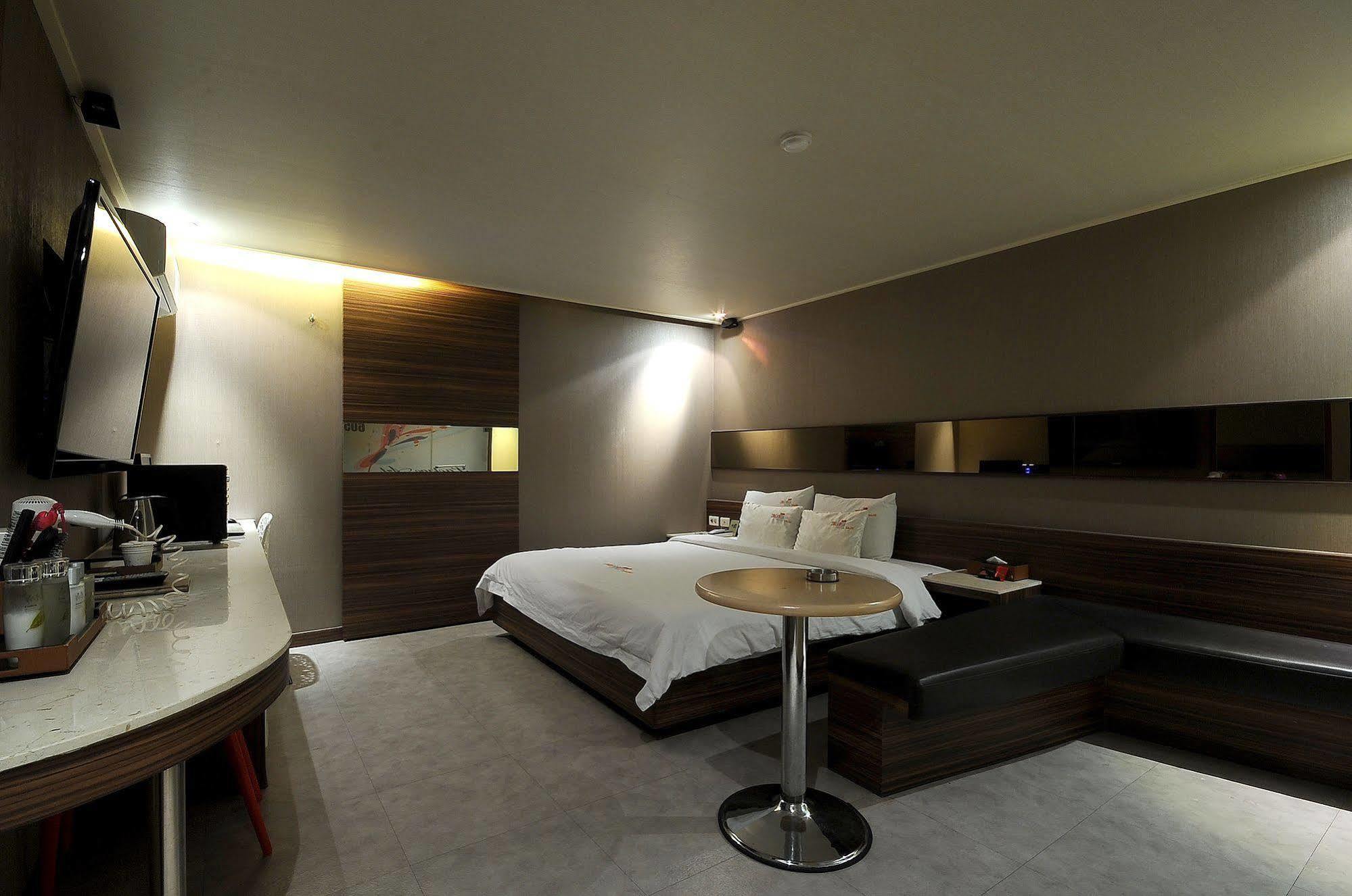 2 Heaven Hotel