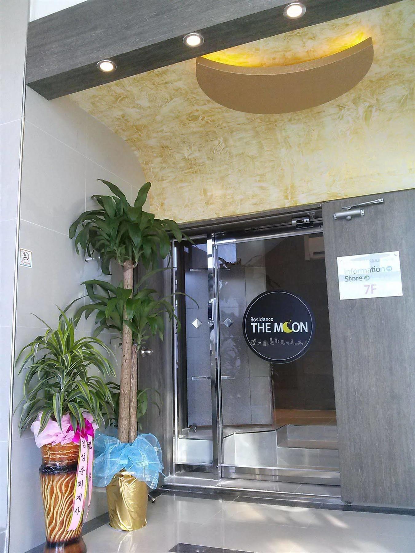 Hotel The Moon