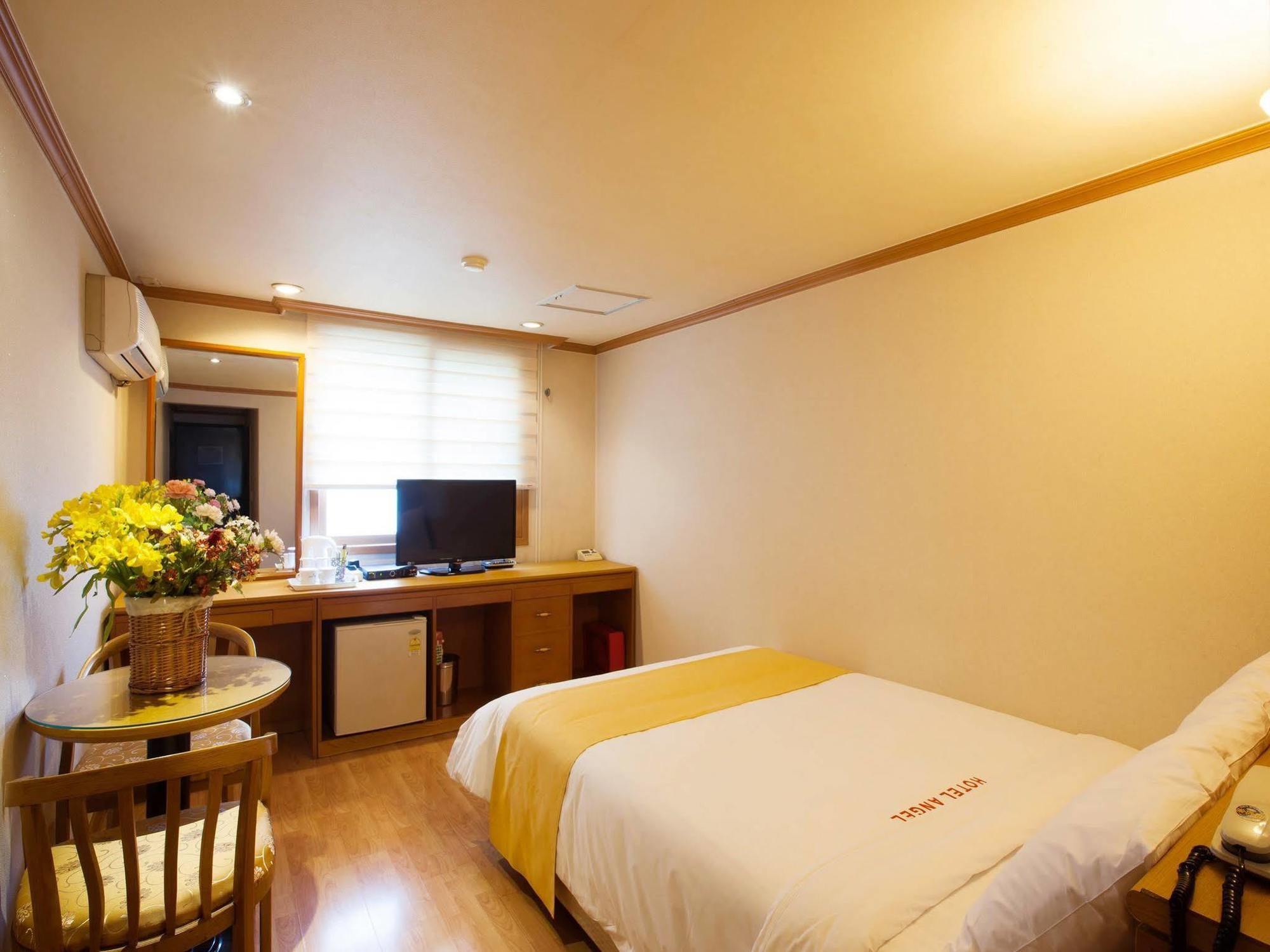Angel Hotel