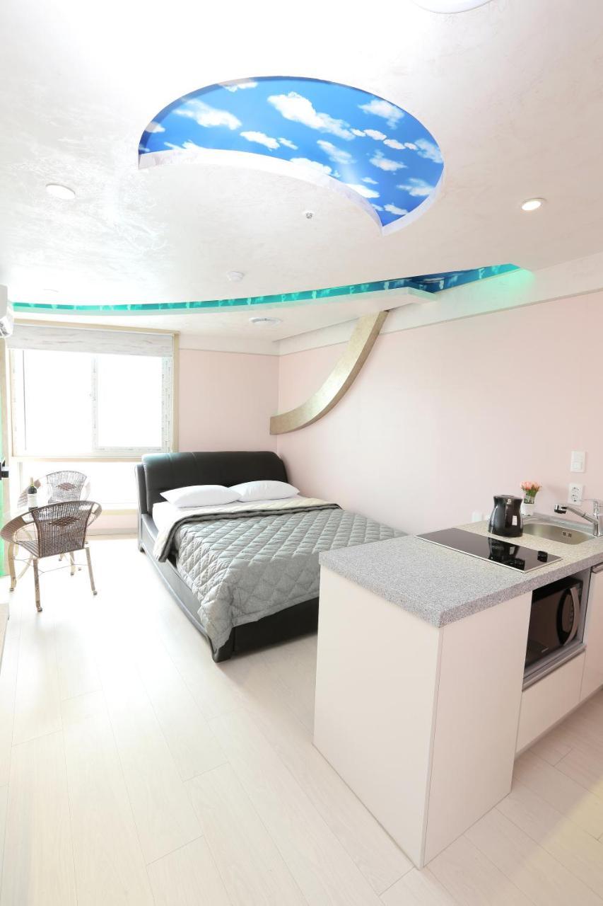 Hotel The Moon 2*