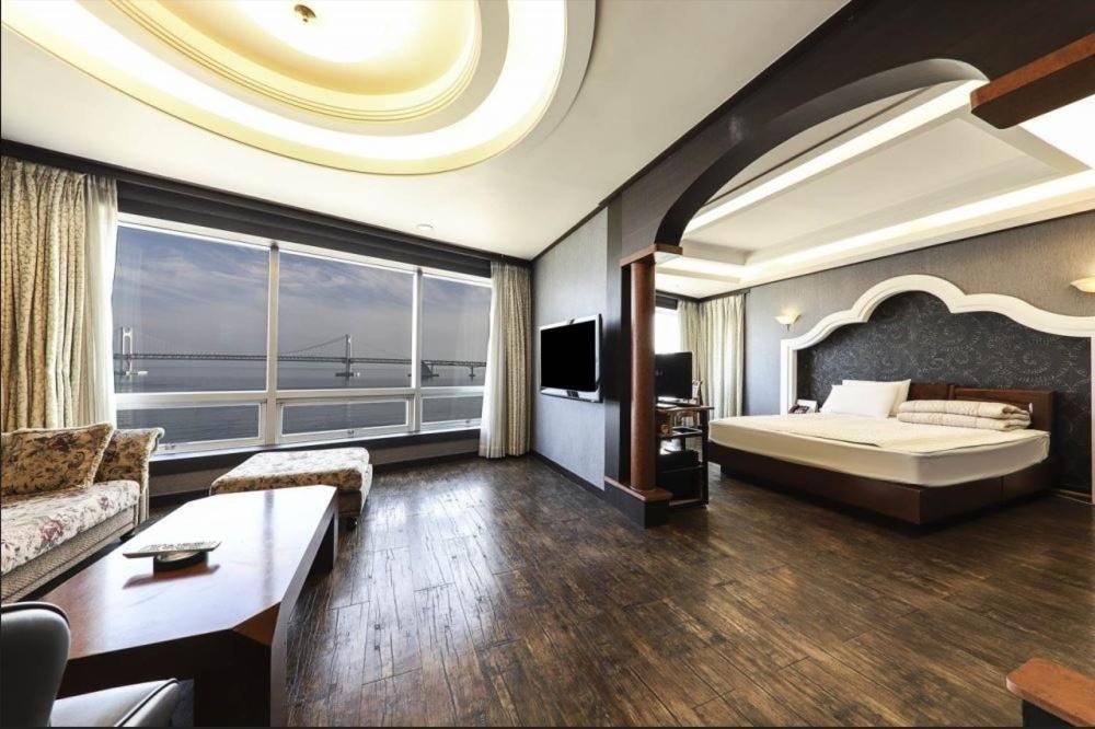 Hotel Bridge Busan