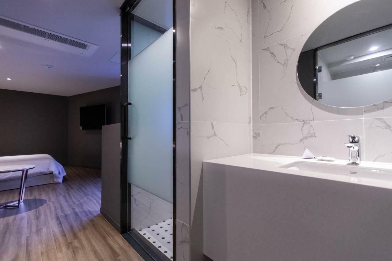 Hotel Brown-dot Hadan