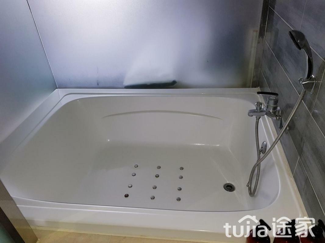 Cube Hotel 2*