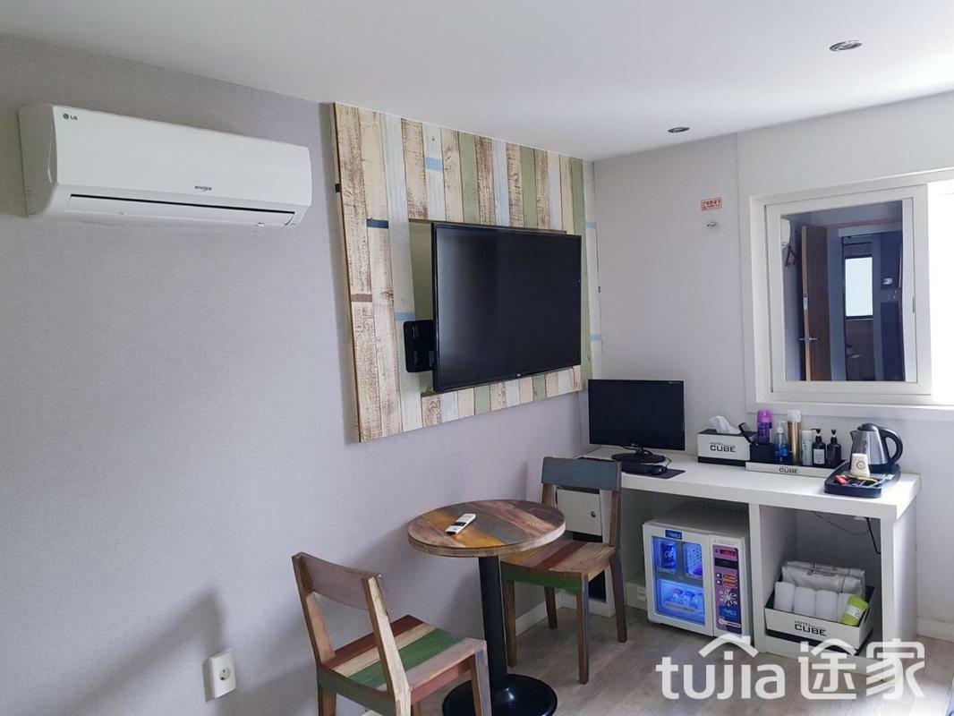 Cube Hotel
