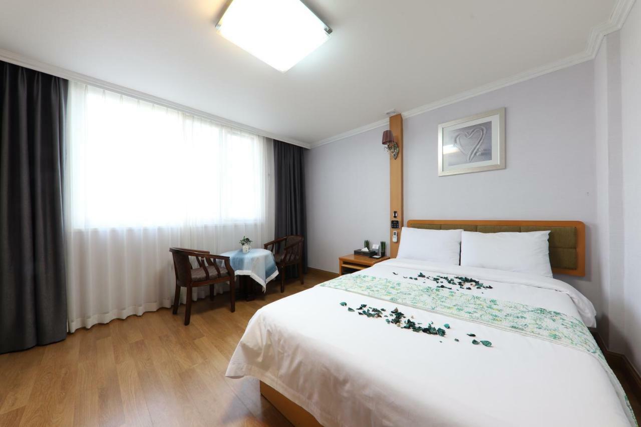 Utopia Hotel