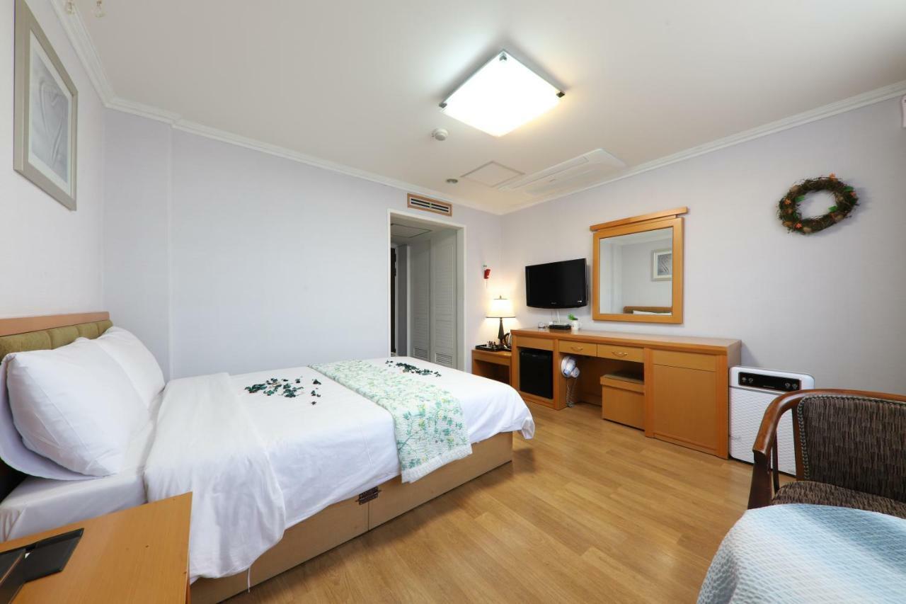 Utopia Hotel 4*