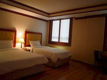 Hotel Hillside