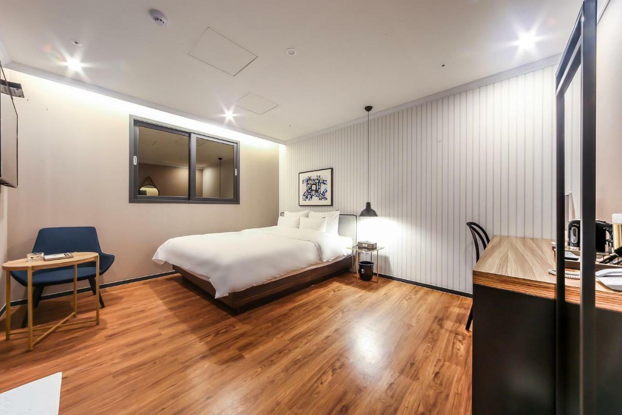 Hotel Seomyeon Brown-dot Gold 3*