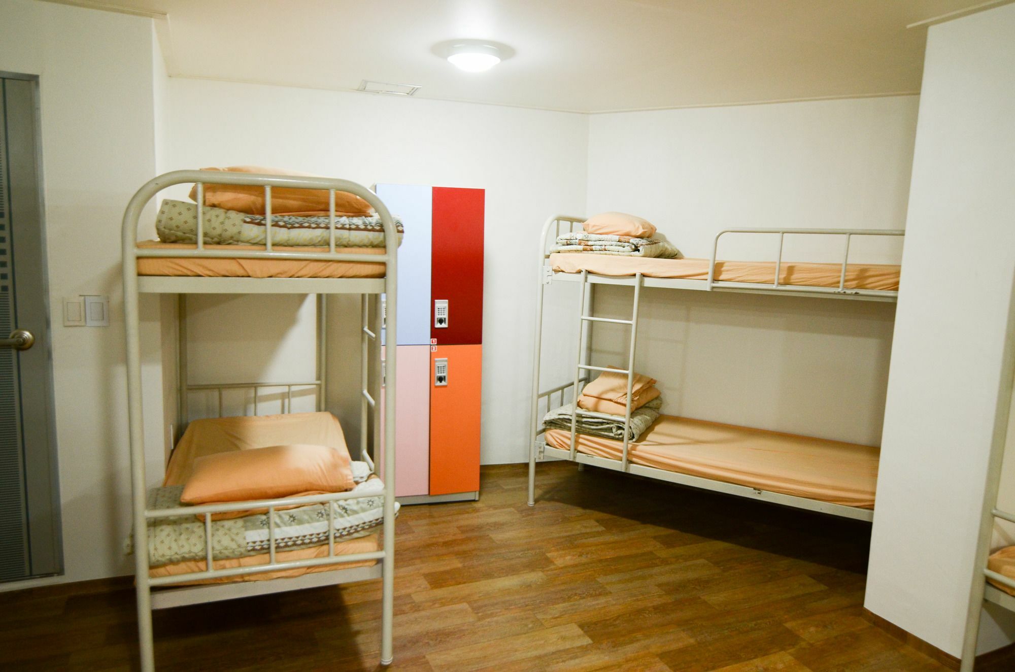 Guest house Kimchee Station 2*