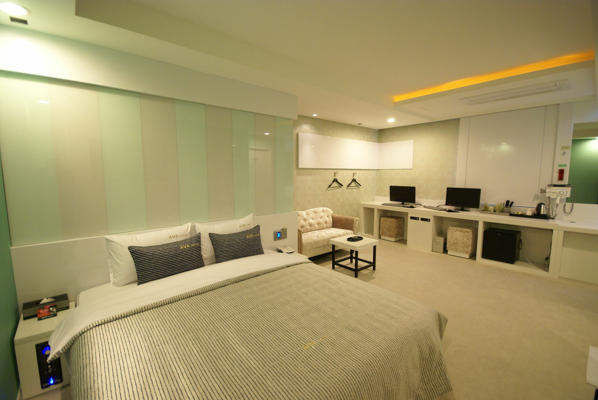 H Moment Songjeong Hotel