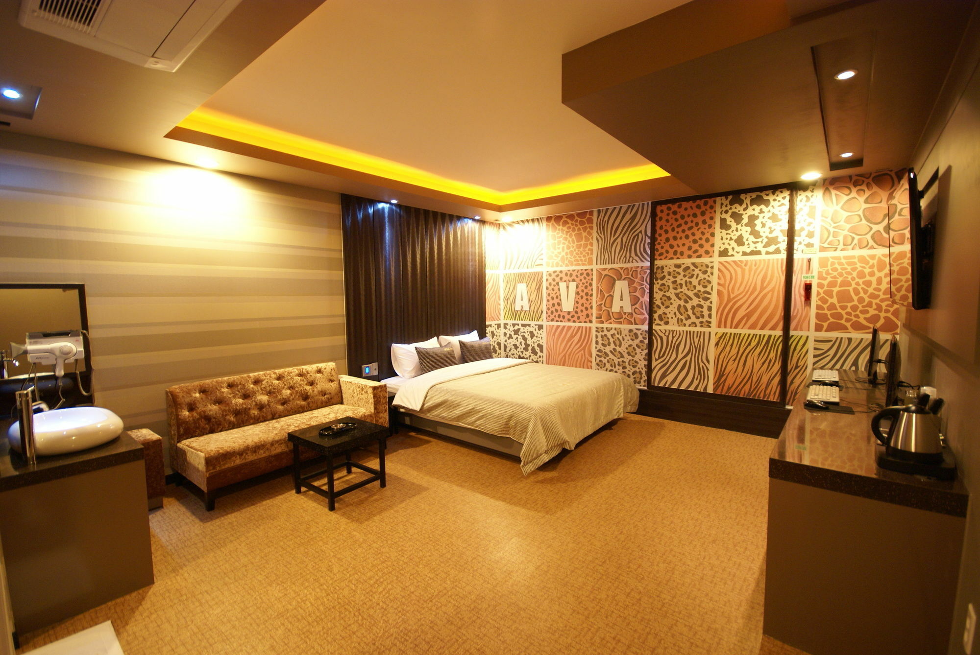 Hotel H Moment Songjeong 3*