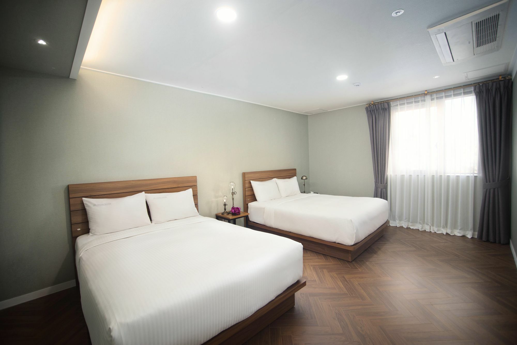 Hotel Cinema House In