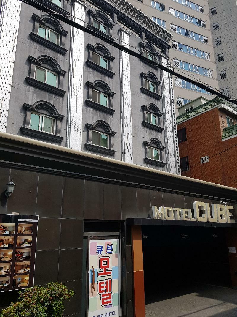 Cube Hotel