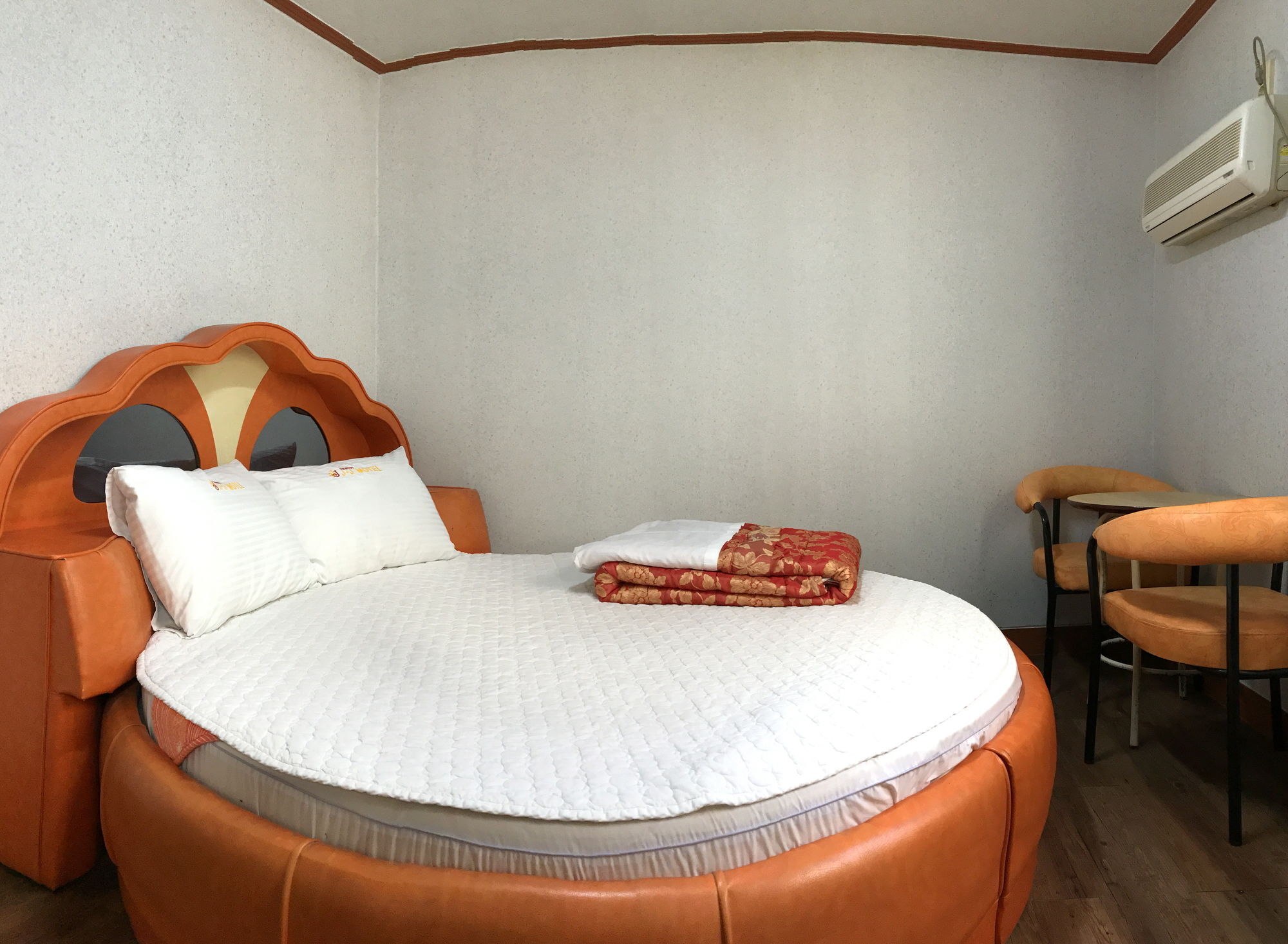 Motel J 2*