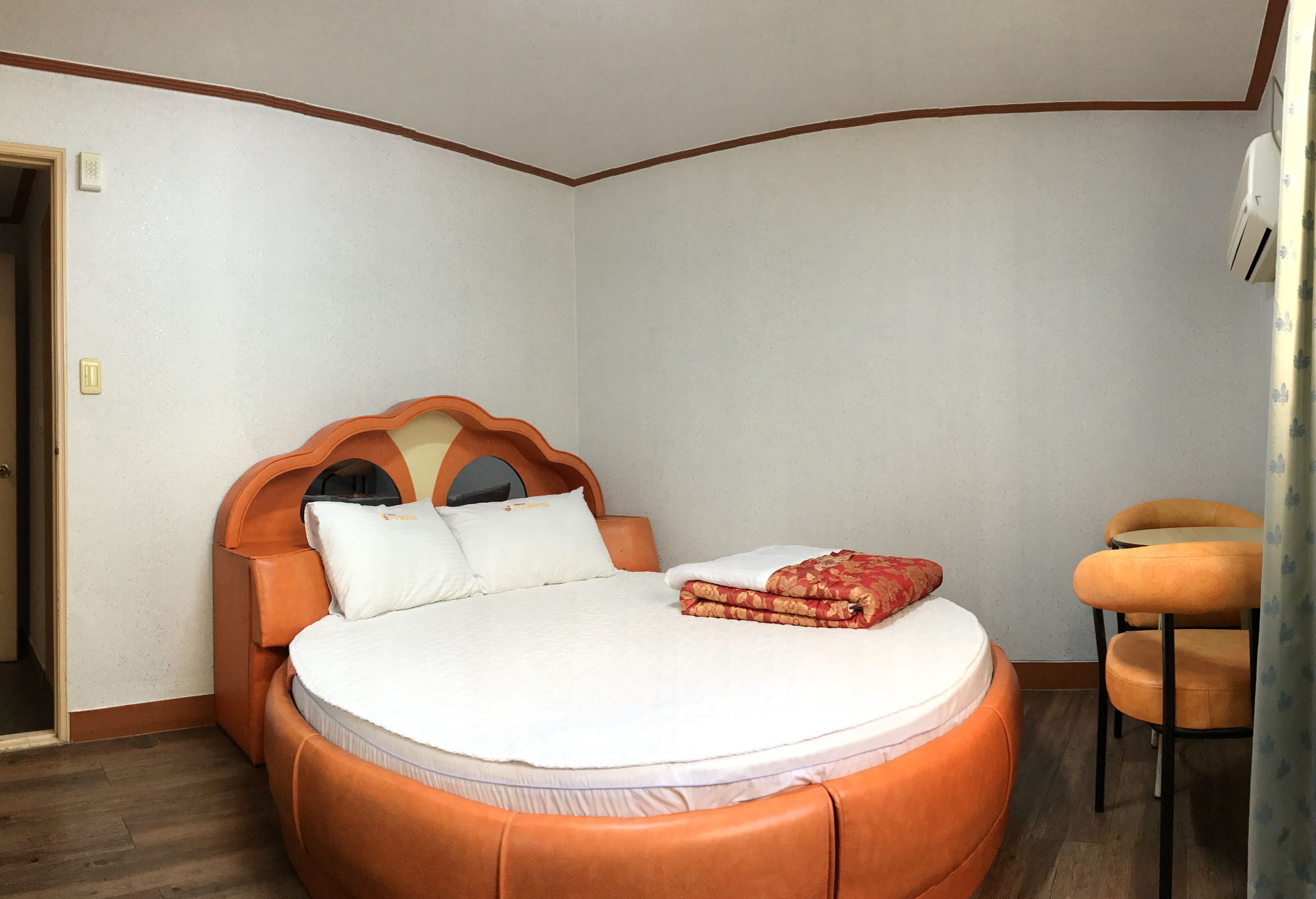 J Motel 2*
